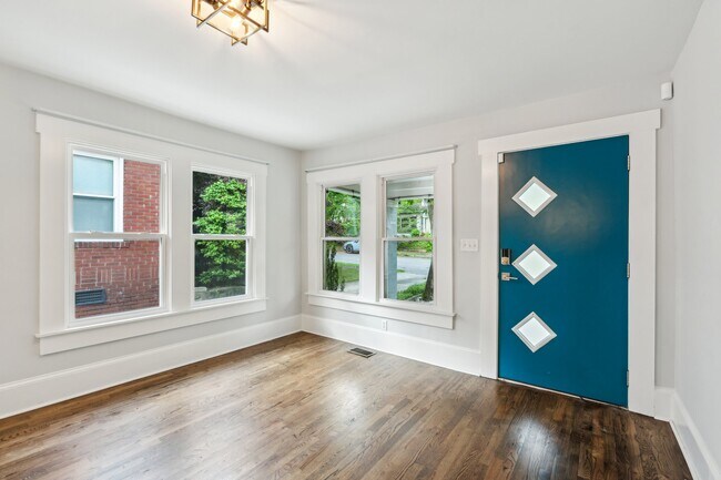Foto del edificio - 308 McPherson Pl SE