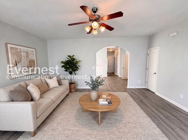 Building Photo - 3 Bed, 2.5 Bath Home with Off-Street Parking / Pet-Friendly / Available Now!