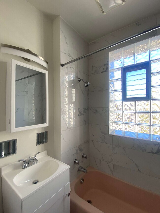 Foto del edificio - 6332 N Magnolia Ave