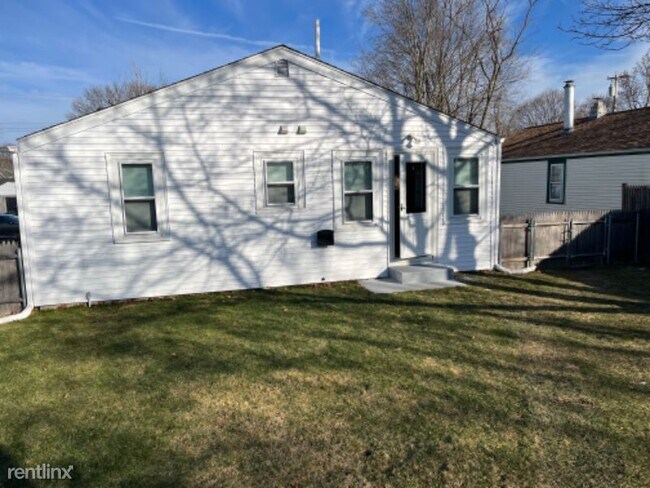 Building Photo - 3 br, 1 bath House - 84 Easton Ave