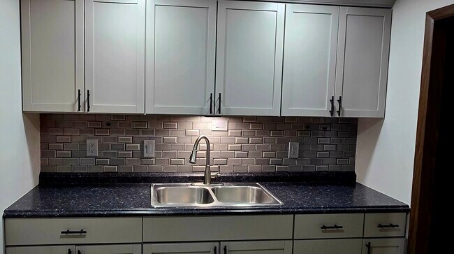 Cocina con triturador de basura y todos los electrodomésticos. - 27035 Oakmead Dr