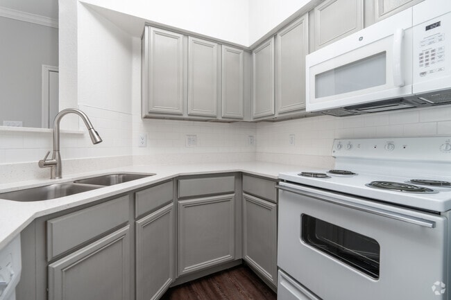 1BR, 1BA - 808SF - Edgewater