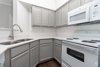 1BR, 1BA - 808SF - Edgewater