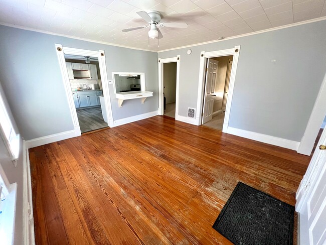 Dining Room - 537 Tompkins St