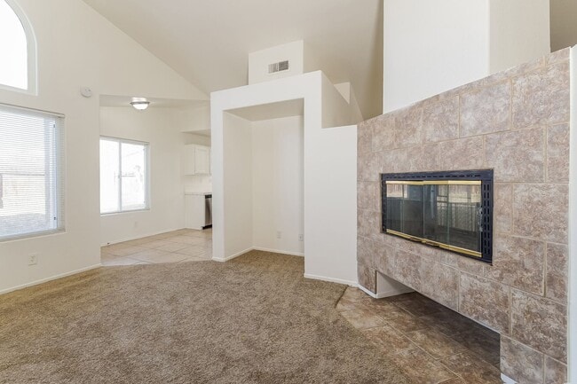 Building Photo - Bright & Beautiful 4 Bedroom 2 Bath Home S...