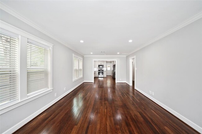 Building Photo - 813 Woodard St