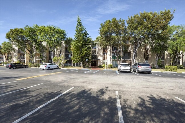 Foto del edificio - 14421 N Kendall Dr