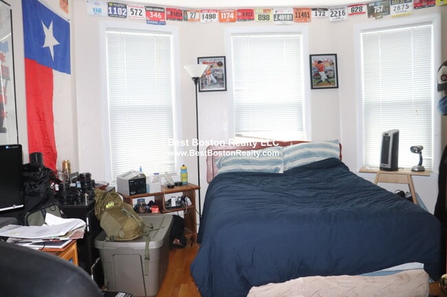 Building Photo - 23 Tufts St