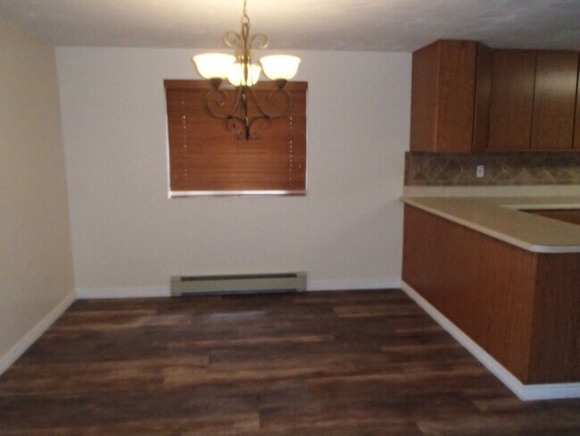 Building Photo - Lightbeam - 334 W 40th Unit 2