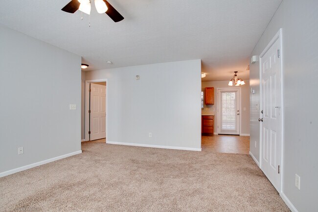 Building Photo - 1653 Maple View Way