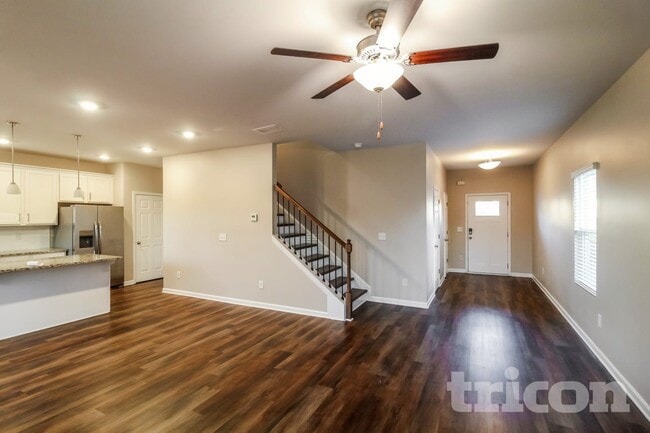 Building Photo - 2867 McKenzie Dr