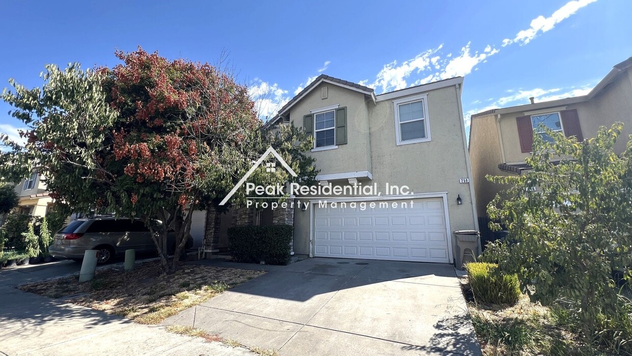 Primary Photo - Spacious 4bd/2.5ba House with 2 Car Garage