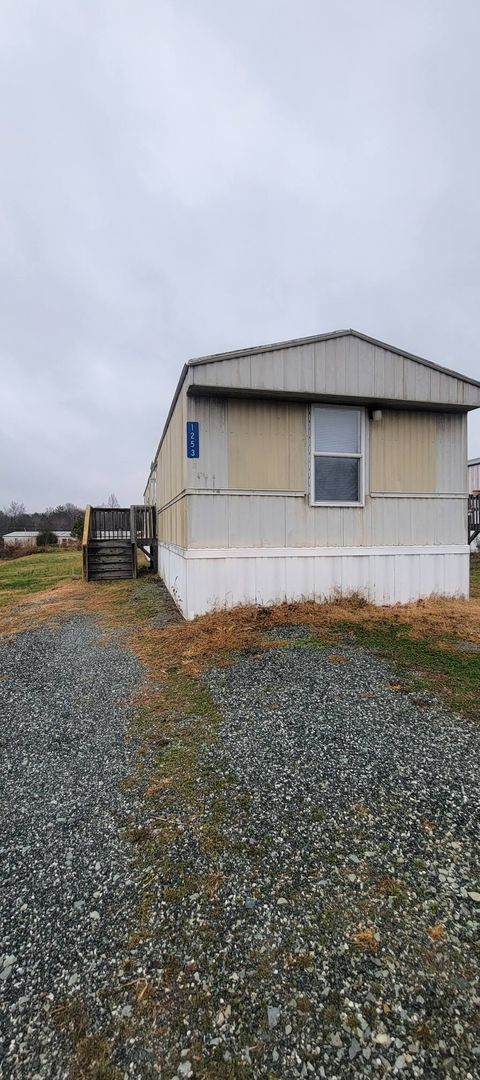 Building Photo - Ready to Move in