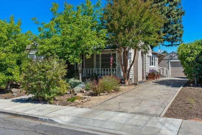 Foto del edificio - Downtown Napa 3 bed 2 bath single level home