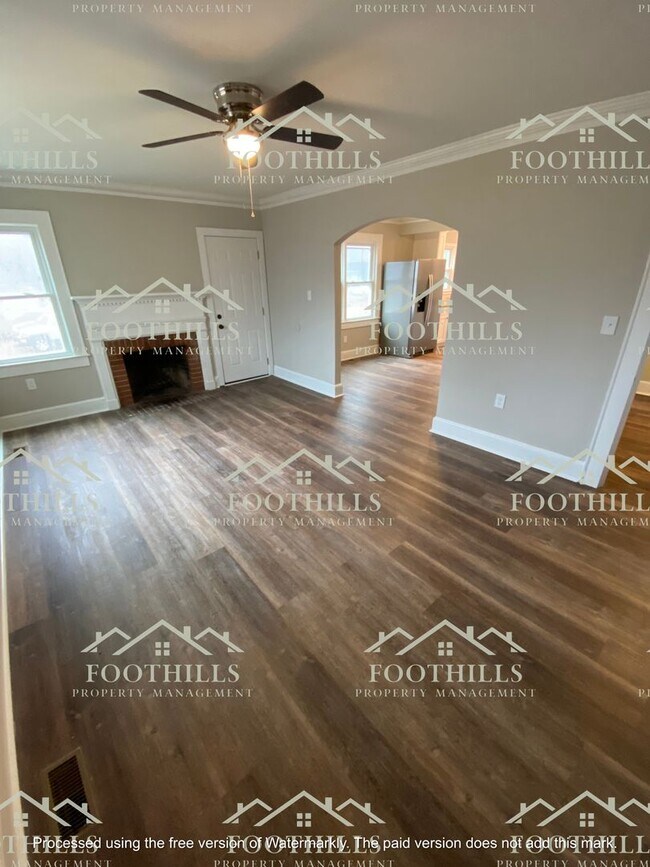 Building Photo - Charming 3BR/1BA Haven with Fireplace, New...