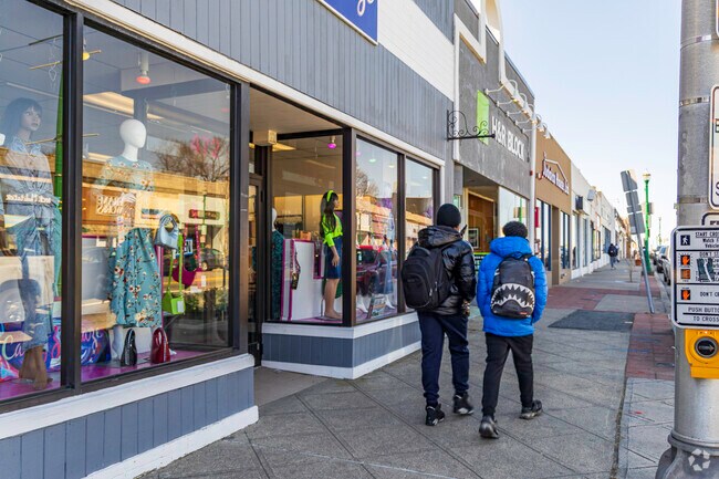 Different shops on Cedar Lane offer a wide range of retail options for Teaneck, NJ residents.