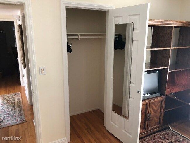 Foto del edificio - 1 br, 1 bath House - 1 E Buena Vista Ave