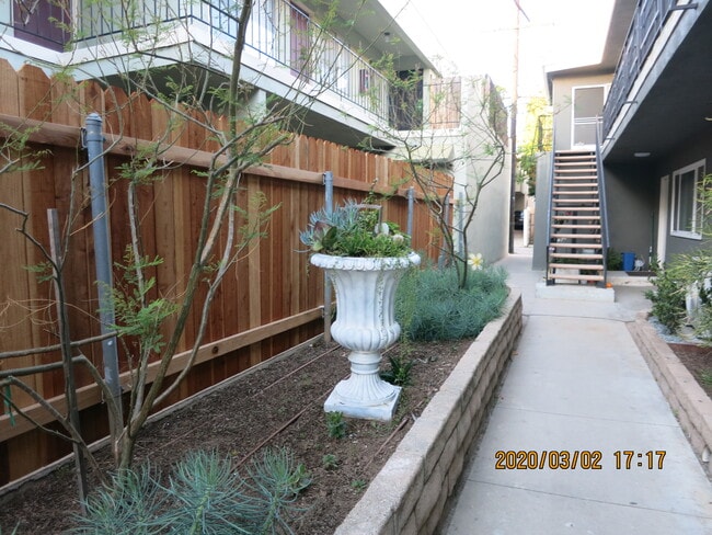 #9 is an upper unit - 1441 Euclid St