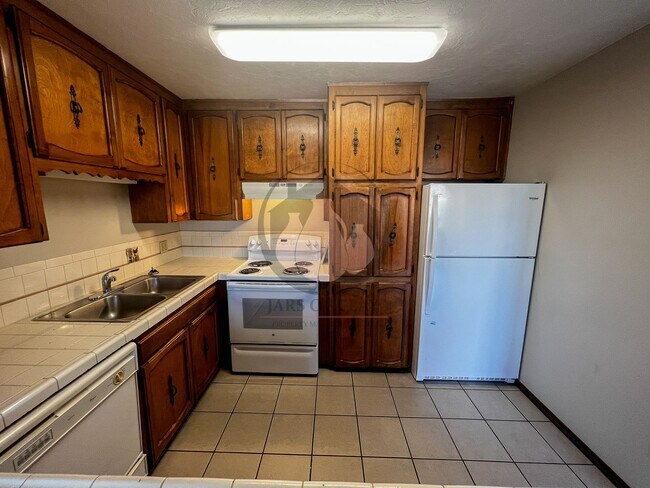 Building Photo - 347/349 Chicago #2023-LL761B