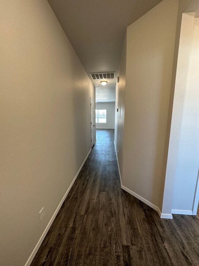 Building Photo - *MOVE-IN PROMO!* Four Bedroom | Two Bath H...