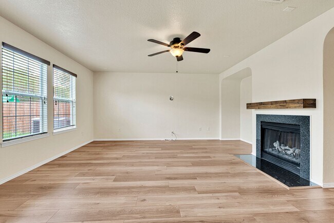 Building Photo - Spacious 5-Bedroom Beauty in Fox Grove –  with Community Perks!