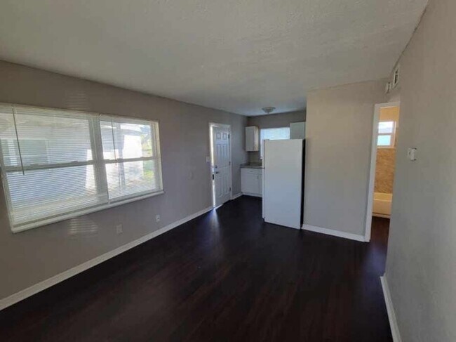 Building Photo - 6255 65th Ct N