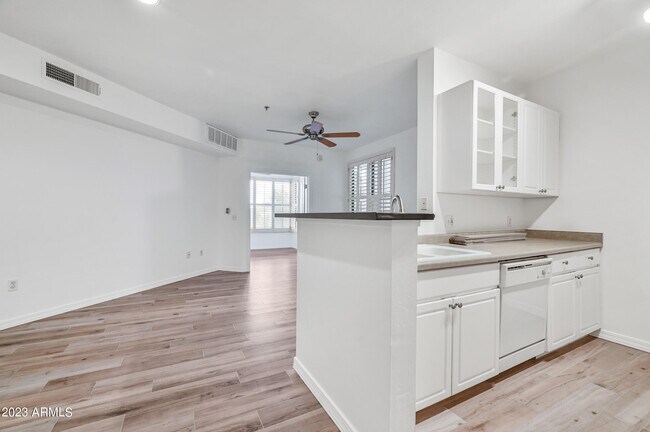 Foto del edificio - 1701 E Colter St
