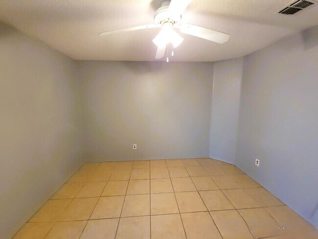 Building Photo - 1330 Blazing Star Trl