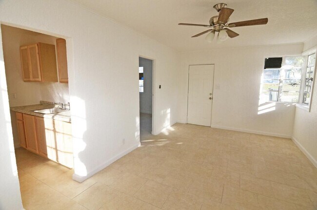 Building Photo - 603 Cedar Pl