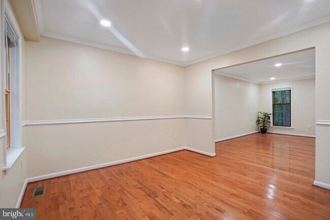 Foto del edificio - 5105 PHEASANT Rd