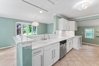 Building Photo - 3206 W 79th St