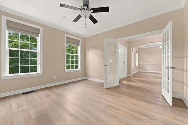 Building Photo - 1414 Chantilly Ln