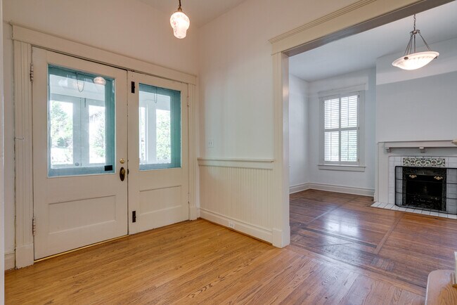 Foto del edificio - 1705 Sweetbriar Ave