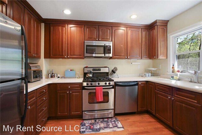 Building Photo - 3 br, 2 bath House - 1333 Victor Rd NE