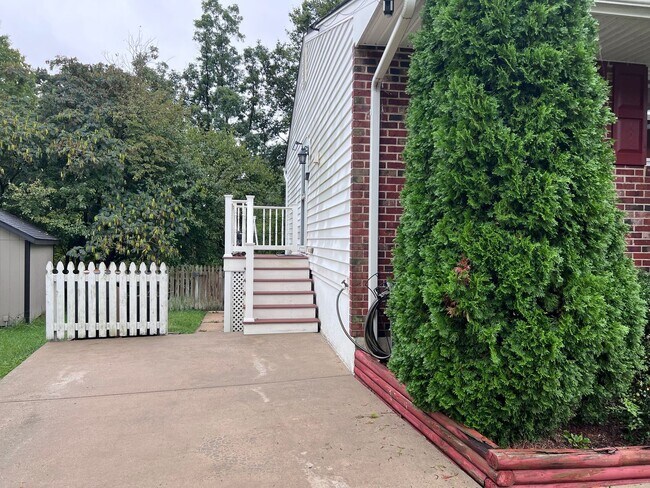 Foto del edificio - Charming 3Bed/3Bath Townhome in Nottingham