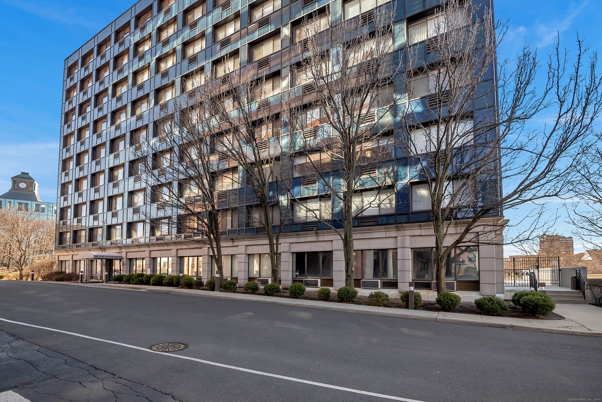 Primary Photo - 300 Broad St