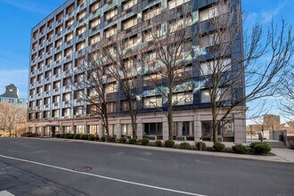 Building Photo - 300 Broad St