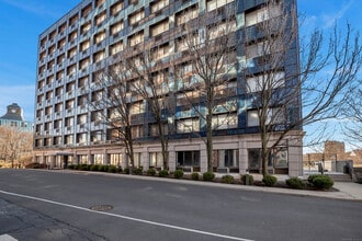Building Photo - 300 Broad St