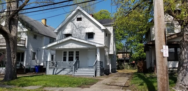 Building Photo - Old Brooklyn - 3 Bedroom Single Family Home