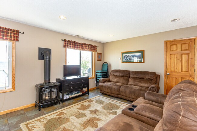 Foto del edificio - 24692 County Highway 4