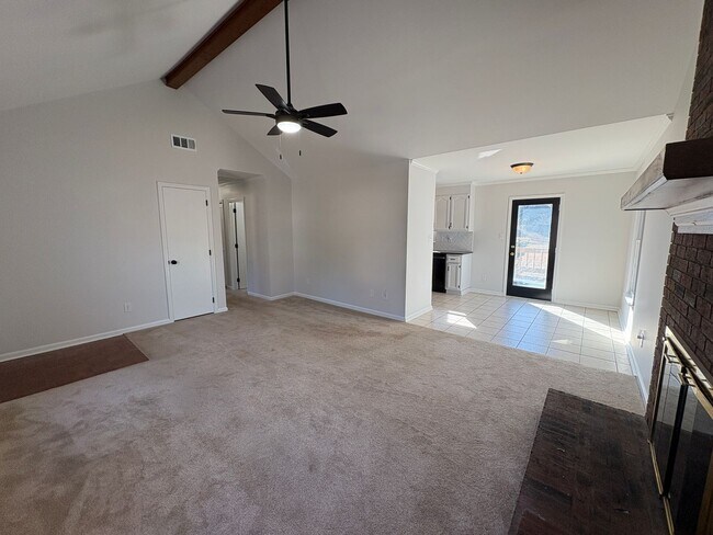 Foto del edificio - Rent Special on Beautifully Updated 3 Bedroom Home!