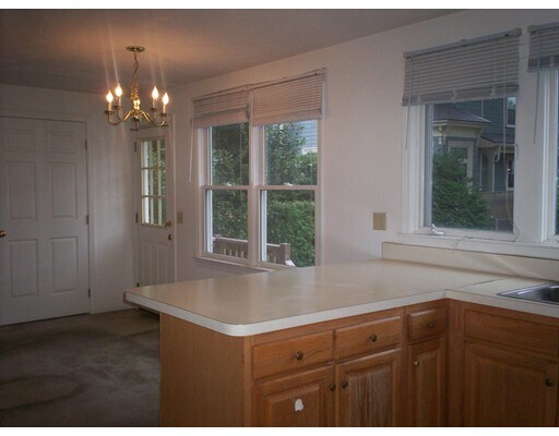 Foto principal - 294 Newtonville Ave