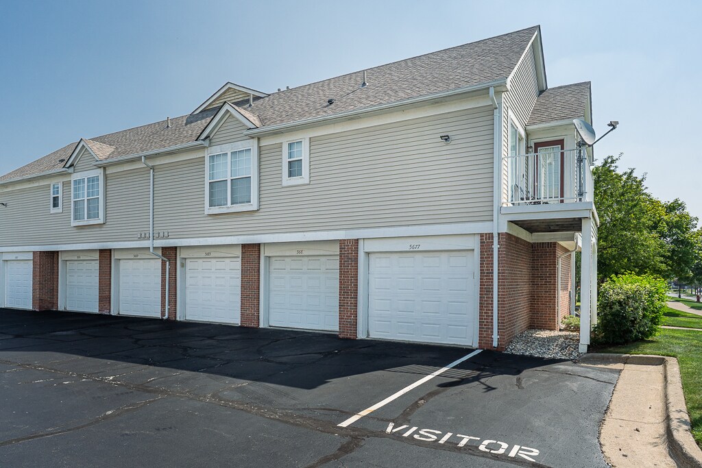 Foto principal - 5681 Pine Aires Dr
