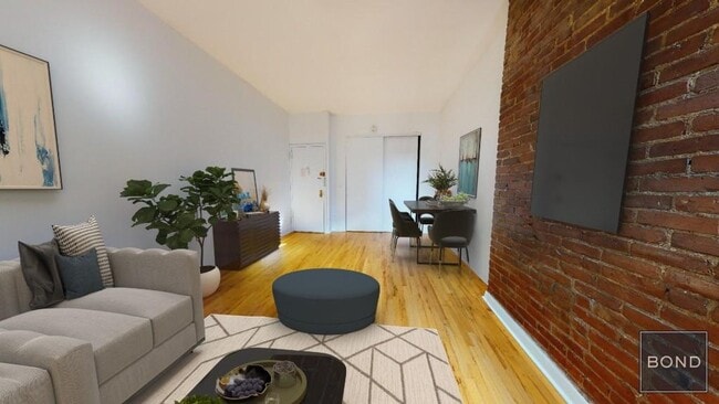 Building Photo - 212 E 85th St
