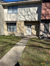 Building Photo - 207 Palmwood Dr