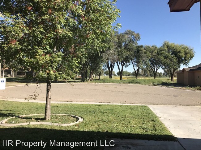 Foto del edificio - 12 Fairway Dr