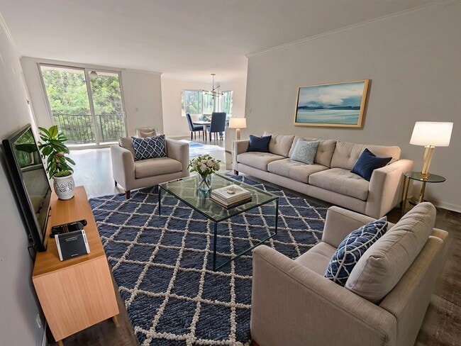 Building Photo - 118 S Wetherly Dr Building Photo - 118 S Wetherly Dr