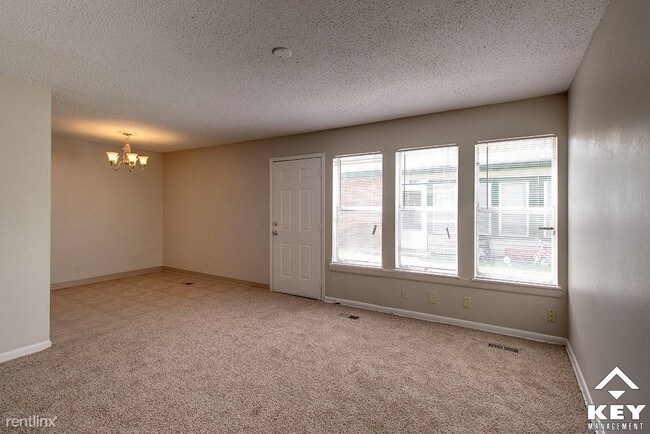 Building Photo - 3 br, 1 bath Duplex - 1734 N Waco Ave