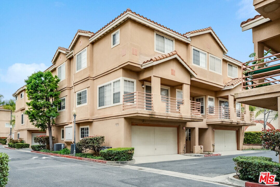 14061 Lemoli Ave Unit 6, Hawthorne, CA 90250 Condo for Rent in Hawthorne, CA