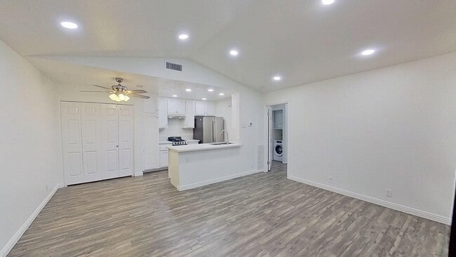 Building Photo - 37 Gaviota